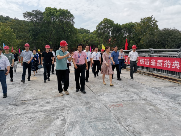市政要聞 | 湖南工商大學(xué)黨委書記陳曉紅院士、長沙市公共工程建設(shè)中心總工劉學(xué)武帶隊(duì)赴湖南工商大學(xué)跨桐梓坡路過街天橋項(xiàng)目考察調(diào)研